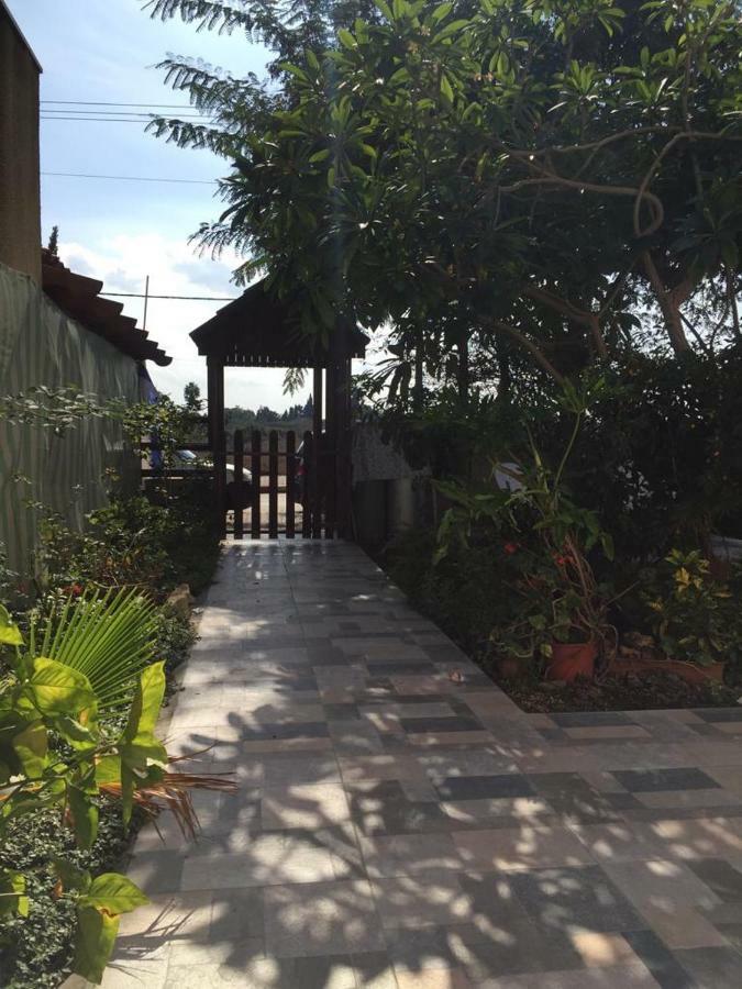 בית מרום Gan HaShomron Exterior foto